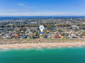 Giggles Beach House in Silver Sands, Mandurah